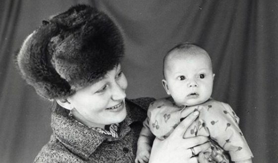 Петр Рыков в детстве с мамой
