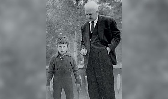 Александр Мясников в детстве с дедушкой