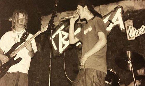 Илья Найшуллер играл в группе Shotgun в 2001 году