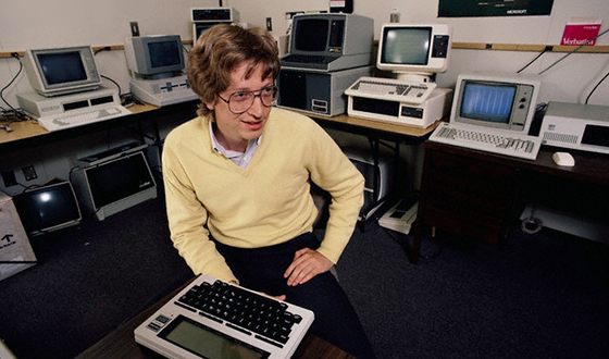 В 24 года Гейтс подписал контракт с IBM