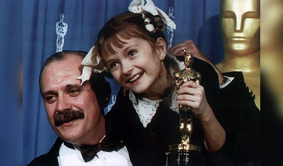 Количество наград Михалкова подсчитать очень сложно (на фото: во время вручения «Оскара» с дочерью Надей)