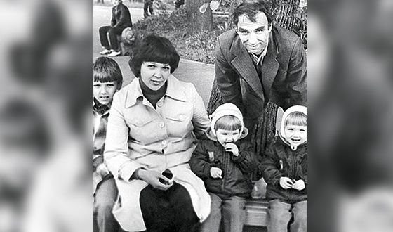 Ольга Арнтгольц с родителями, братом и сестрой