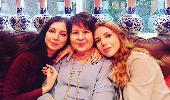 Наталья Подольская с сестрой и мамой