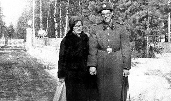 Андрей Норкин с мамой во время армейской службы