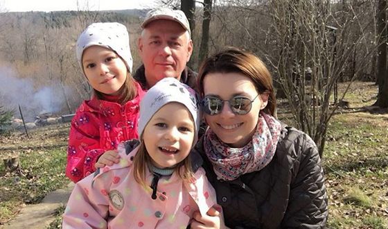 Сергей Доренко с женой Юлией и дочерьми