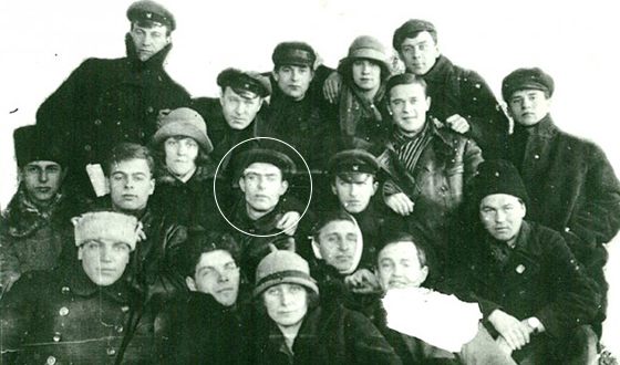 Леонид Брежнев во время учебы в Курском землемерно-мелиоративном техникуме в 1926 году