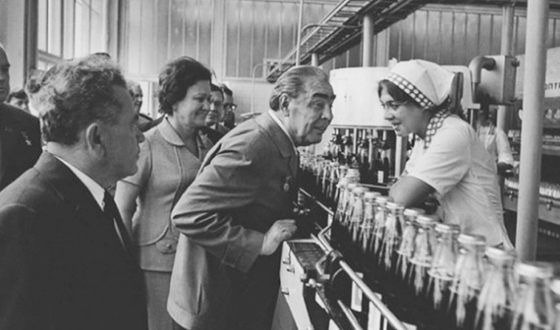 Леонид Брежнев на предприятии Пепси-Кола