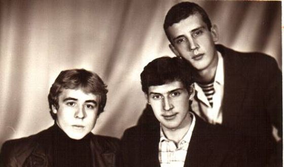 Игорь Савочкин в молодости (справа внизу)