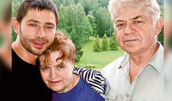 Валерий Николаев с родителями