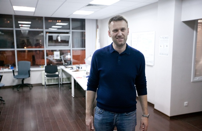 Алексей Навальный в офисе 