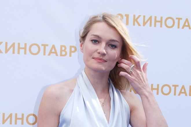 Актриса Виктория Толстоганова