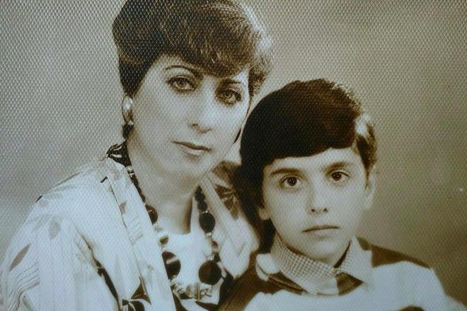 Гела Гуралиа в детстве и его мама