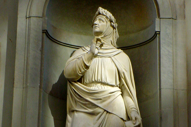 Статуя Франческо Петрарки