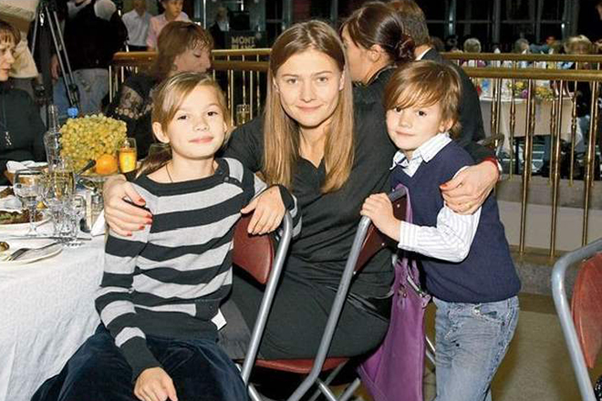 Мария Голубкина с детьми