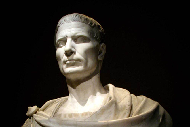 Статуя Гая Юлия Цезаря