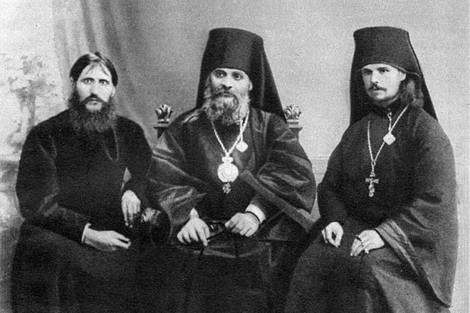 Григорий Распутин со священниками