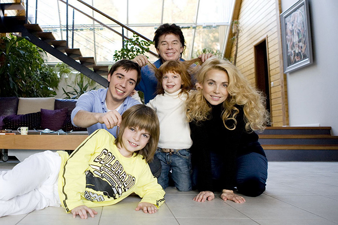 Олег Газманов с семьей