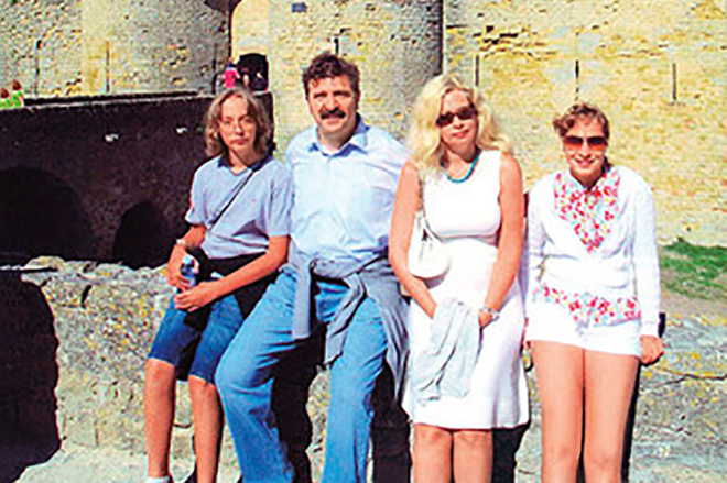 Валерий Комиссаров с семьей