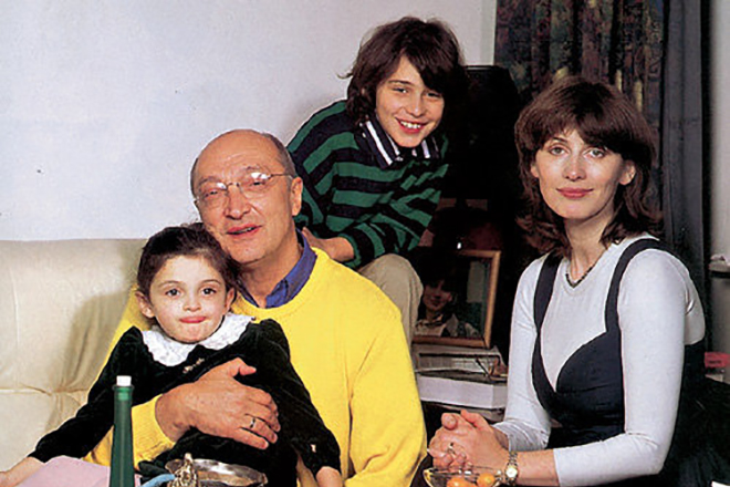 Михаил Козаков, его жена Анна Ямпольская и дети
