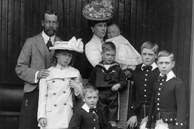 Георг V с семьей