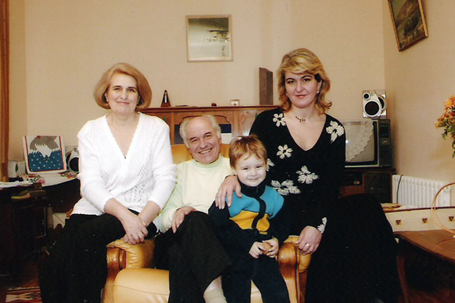 Евгений Дога с семьей