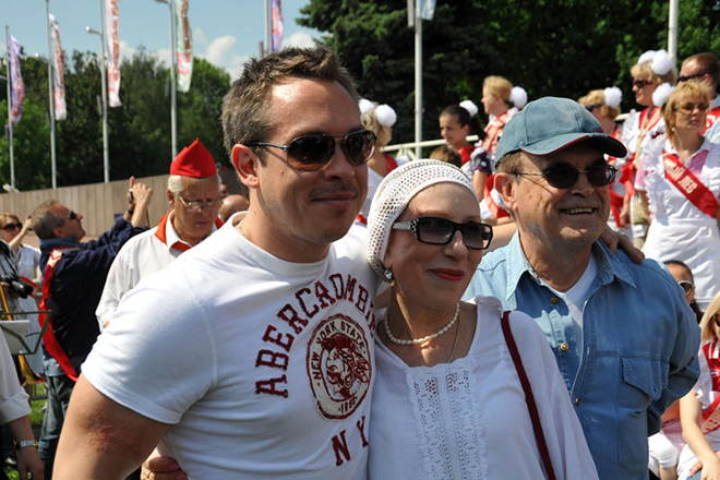 Глеб Панфилов с женой и сыном