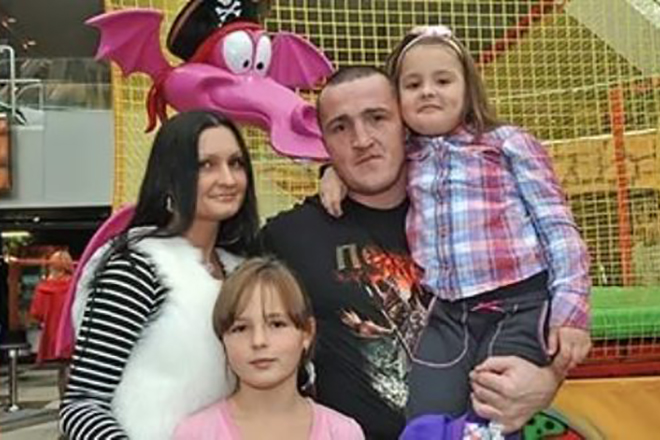 Денис Лебедев с женой и детьми
