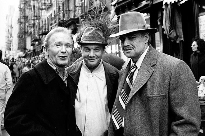 Ред Баттонз, Марио Пьюзо и Марлон Брандо на съемках фильма «Крёстный отец»