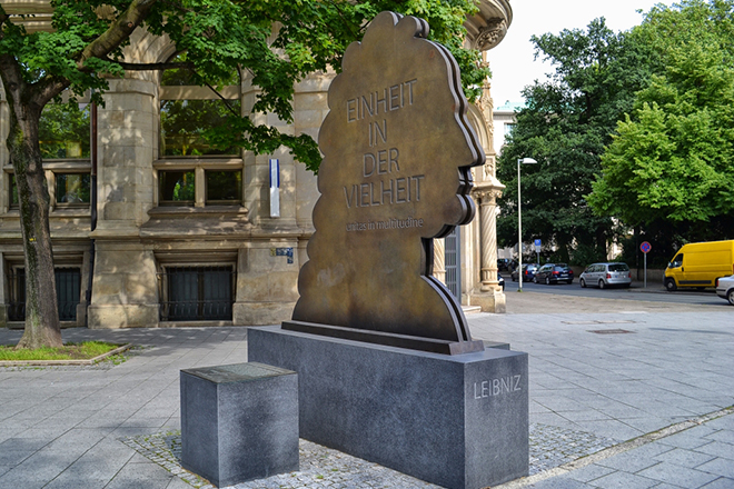 Памятник Готфриду Лейбницу