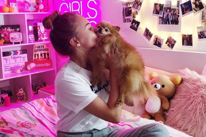 Катя Адушкина и ее собачка