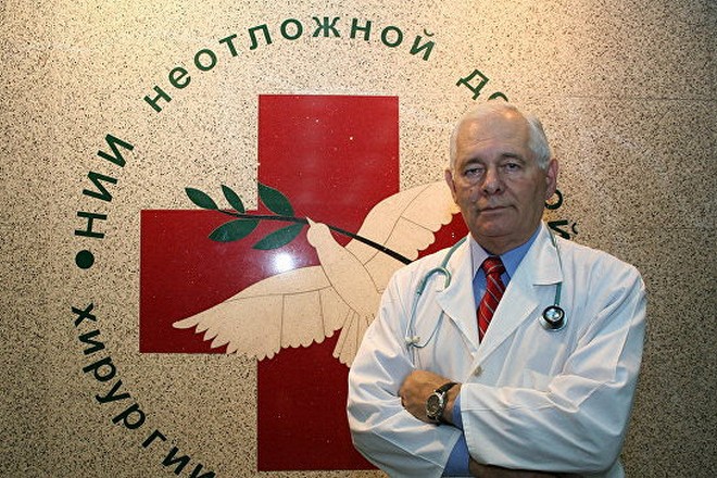 Доктор Леонид - президент московского НИИ неотложной детской хирургии и травматологии