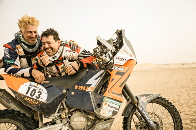 Тобиас Моретти и его брат Грегор Блоеб участвуют в мотогонках