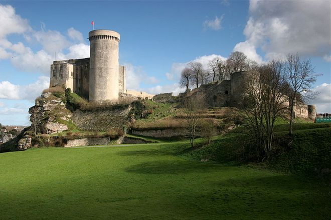 Фалезский замок, место рождения Вильгельма Завоевателя