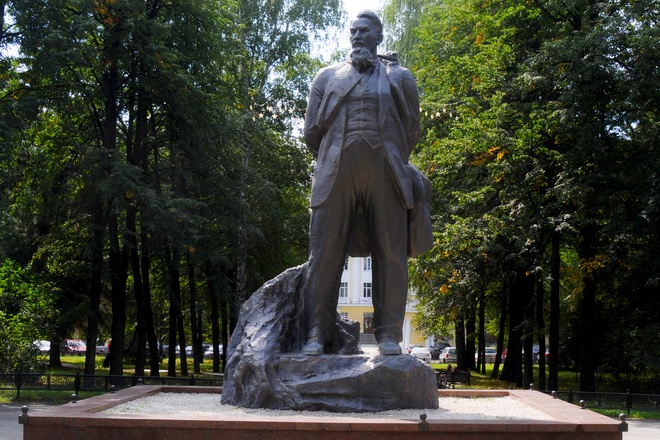 Памятник Игорю Курчатову