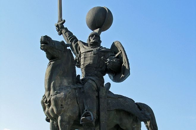 Памятник Игорю Святославичу в Новгороде-Северском