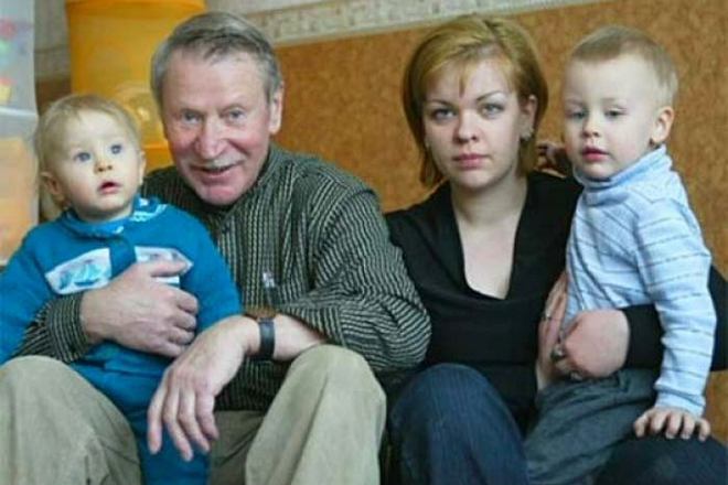 Иван Краско и Наталья Вяль с детьми