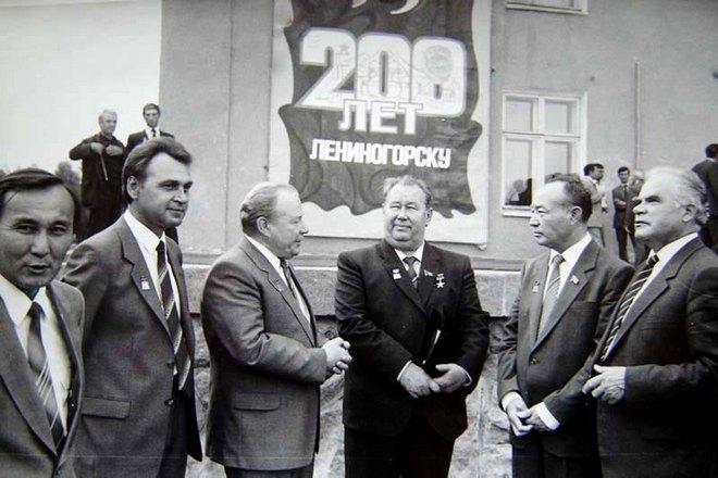 Анатолий Иванов с коллегами