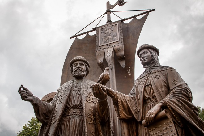Памятник Петру и Февронии в Екатеринбурге