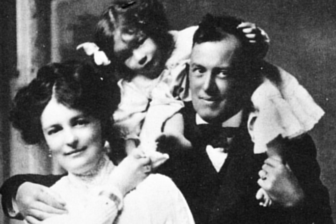 Алистер Кроули и его жена Роза Эдит Келли с дочерью Лолой