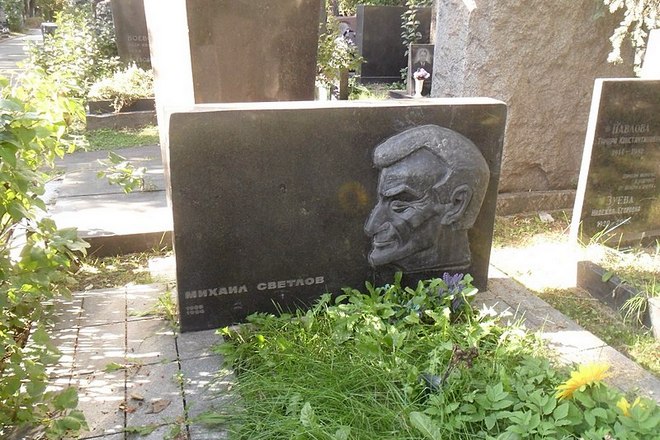Могила Михаила Светлова