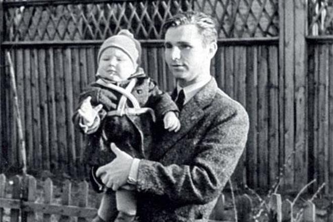 Виктор Тихонов с сыном Василием