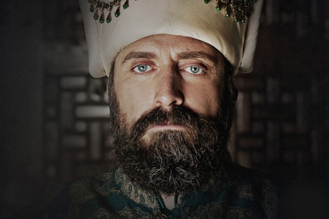 Халит Эргенч в роли Сулеймана I в сериале «Великолепный век»