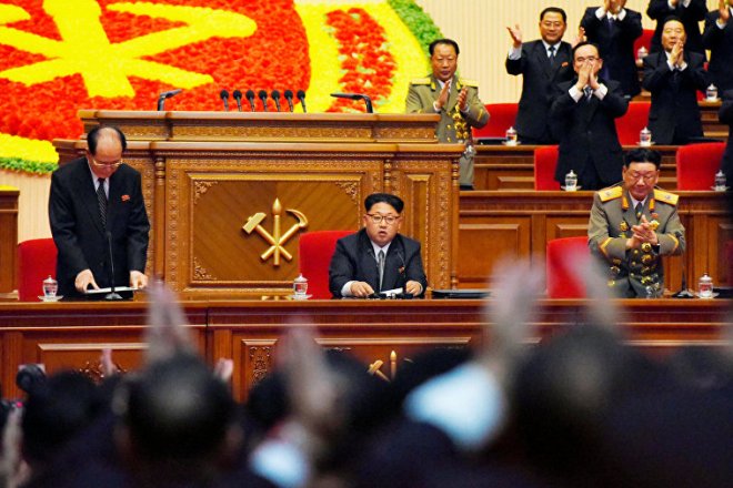 Ким Чен Ын на съезде ТПК в Пхеньяне