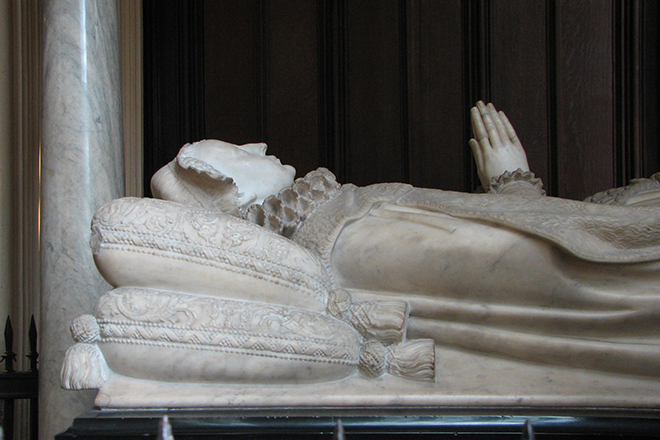 Саркофаг Марии Стюарт в Вестминстерском аббатстве