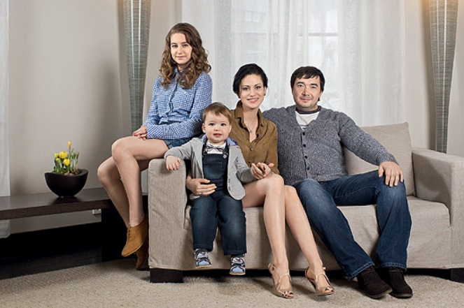 Анна Ковальчук с мужем и детьми