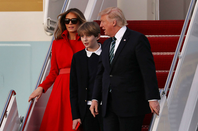 Дональд Трамп с женой и сыном Бэроном 