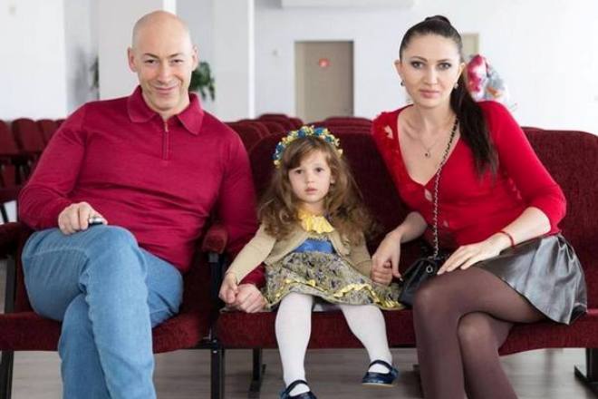 Дмитрий Гордон с женой и дочерью