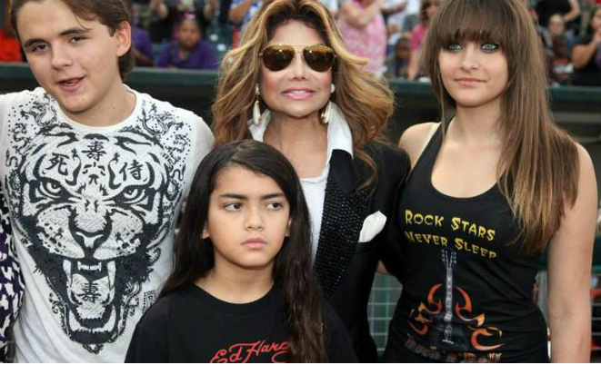 Дети Майкла Джексона с сестрой певца Дженет Джексон