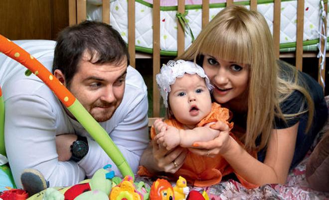 Анна Руднева и Павел Сердюк с дочерью