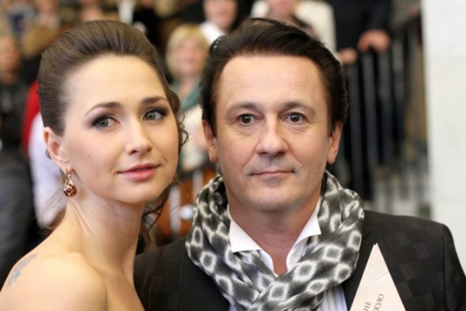 Олег Меньшиков с женой Анастасией Черновой